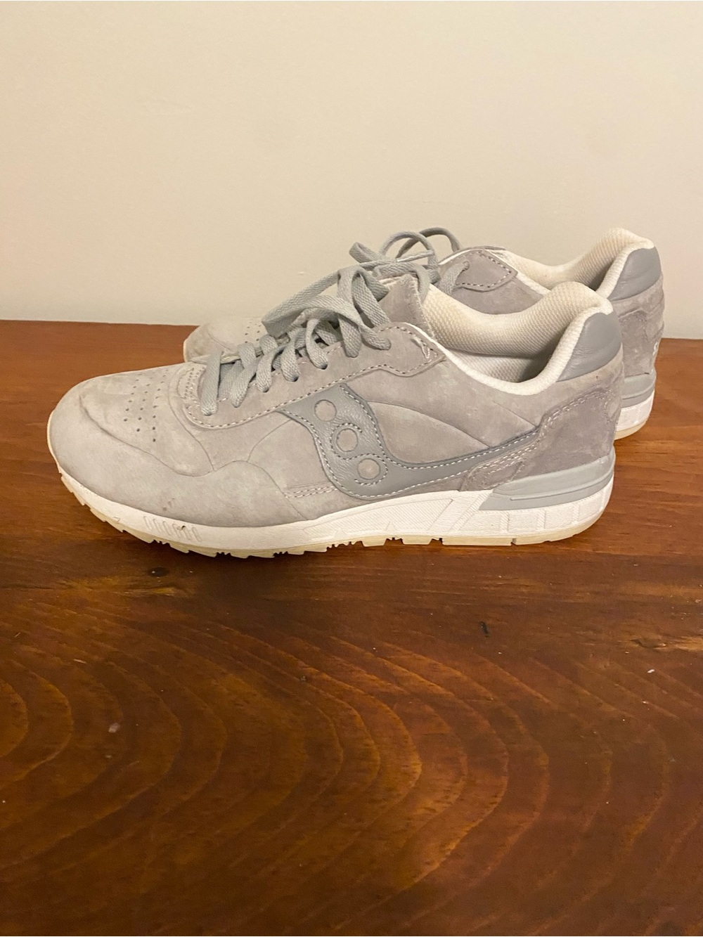 Saucony Suede Low-Top Sneakers - Light Gray